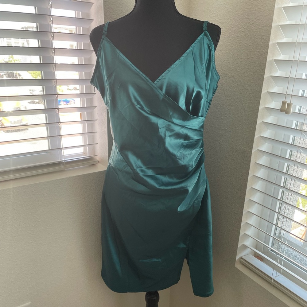 Women’s Green Satin V-Neck Dress